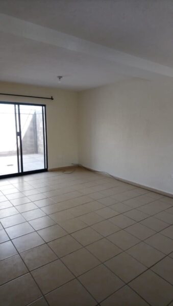 Casa en renta en condominio cerrado en Rincones del Marqués, Qro.