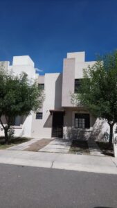 Casa en renta en condominio cerrado en Rincones del Marqués, Qro.