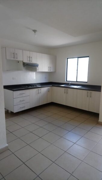 Casa en renta en condominio cerrado en Rincones del Marqués, Qro.