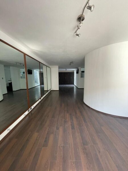Renta Local Comercial en Avenida en Fracc Milenio lll Qro Mex