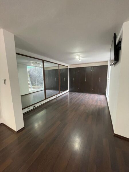 Renta Local Comercial en Avenida en Fracc Milenio lll Qro Mex