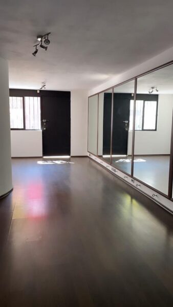 Renta Local Comercial en Avenida en Fracc Milenio lll Qro Mex