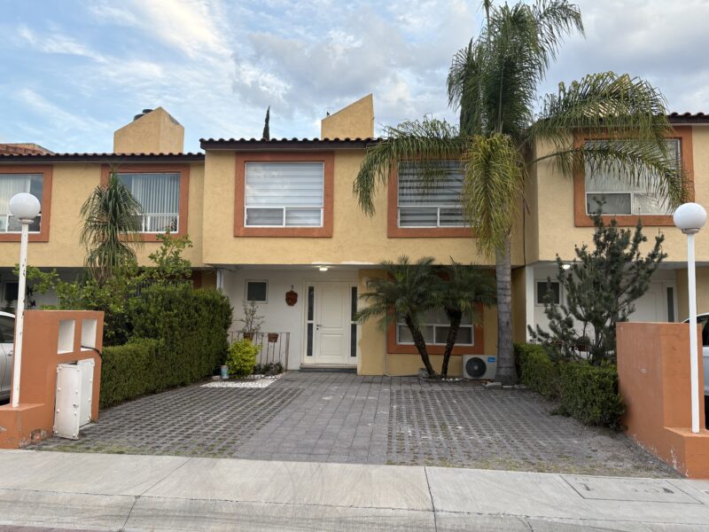 Casa Amueblada en Condominio Paraíso Juriquilla Qro. Mex.