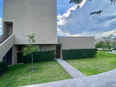 Casa Amueblada en Renta en Altos Juriquilla Qro. Mex.