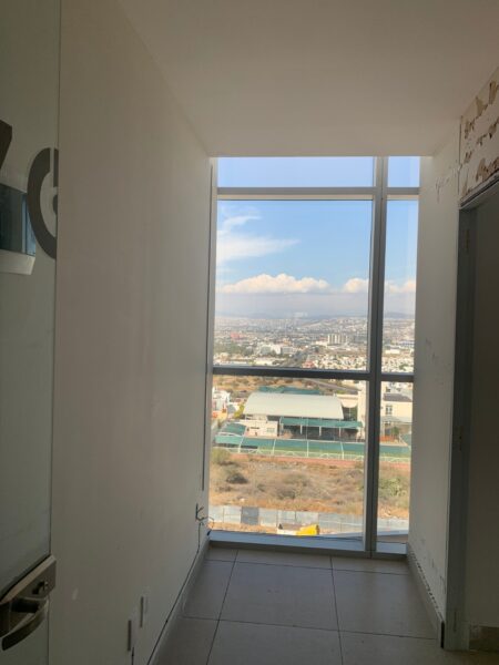Renta Oficina/Consultorio en Torre Momentum Centro Sur Qro Mex