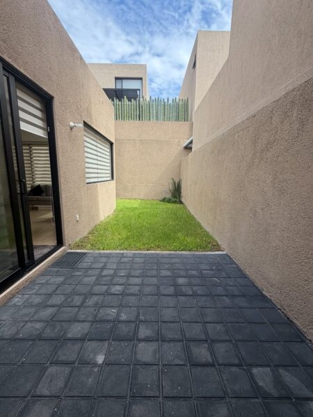 Casa en Renta sin muebles en Condominio Loretta , Altos Juriquilla Qro.Mex.