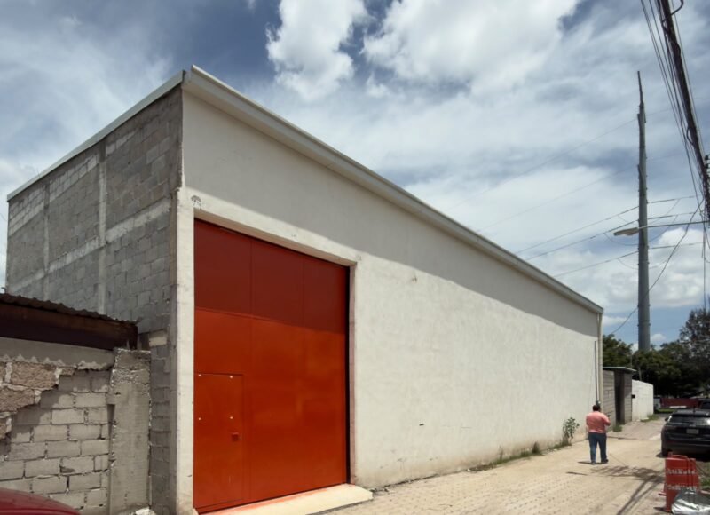 Venta Bodega Comercial en Col. Loma Bonita Qro. Mex .