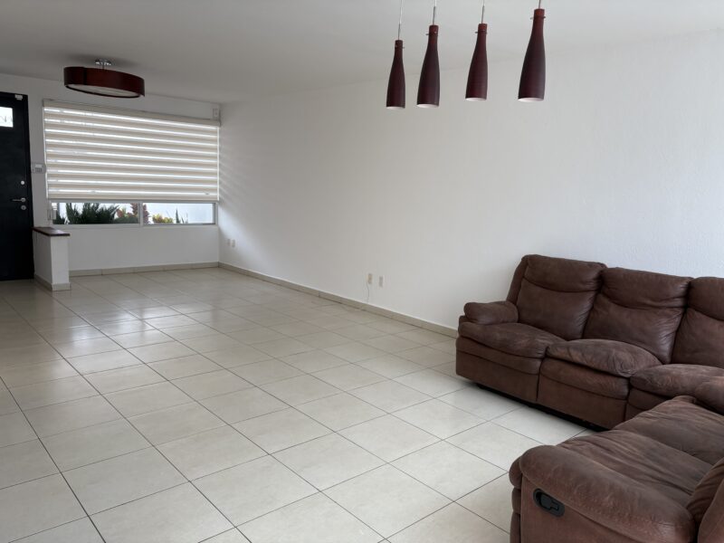 Casa en Renta con o sin Muebles en Fracc. Milenio lll Qro. Mex .