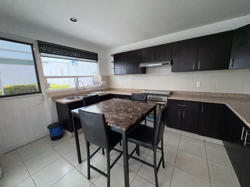 Casa en Renta con o sin Muebles en Fracc. Milenio lll Qro. Mex .