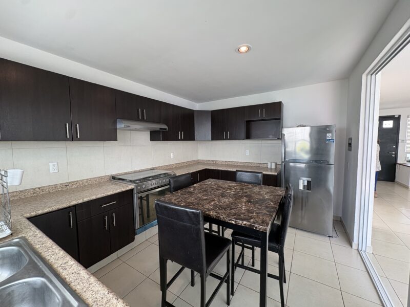Casa en Renta con o sin Muebles en Fracc. Milenio lll Qro. Mex .