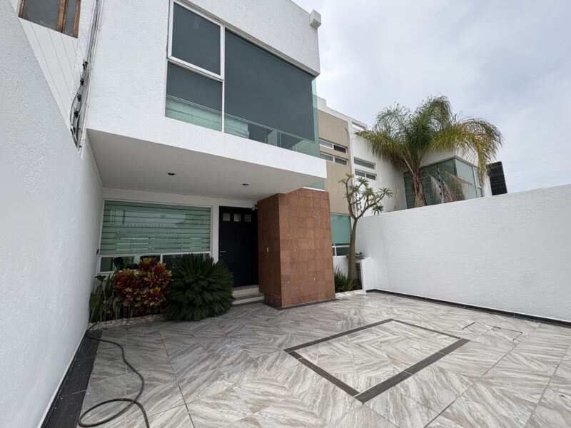 Casa en Renta con o sin Muebles en Fracc. Milenio lll Qro. Mex .