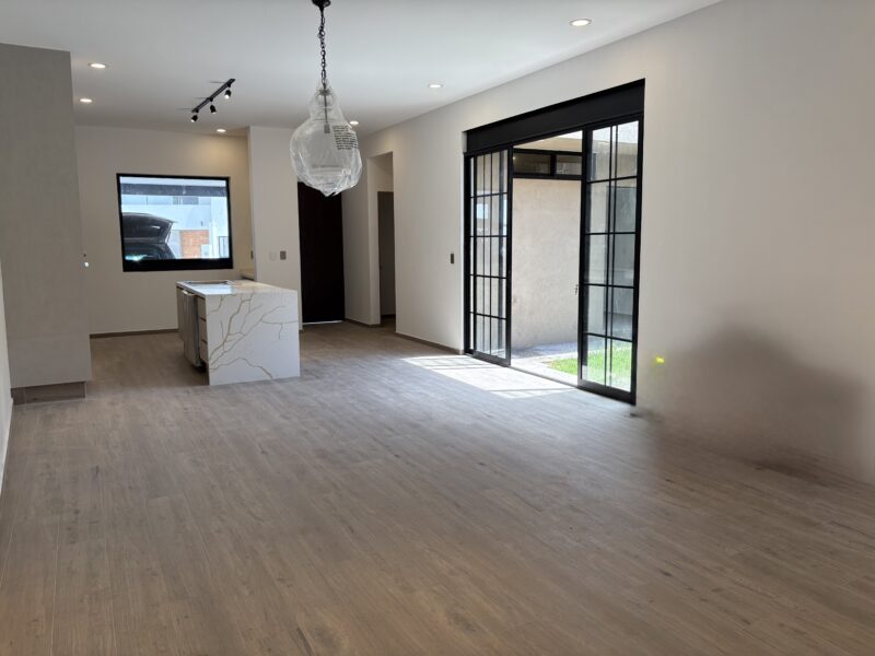 Casa en Venta de un Piso en Fracc. La Condesa Juriquilla Qro. Mex .