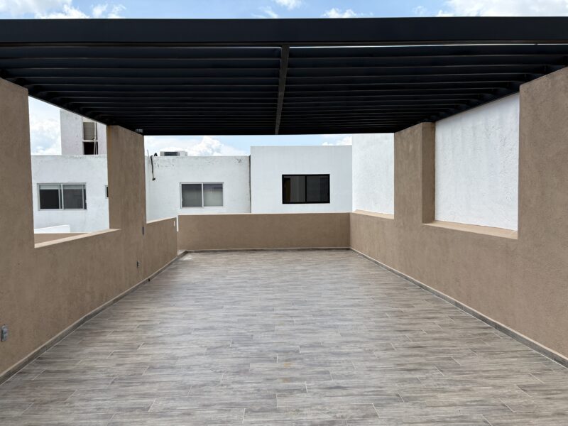 Casa en Venta de un Piso en Fracc. La Condesa Juriquilla Qro. Mex .
