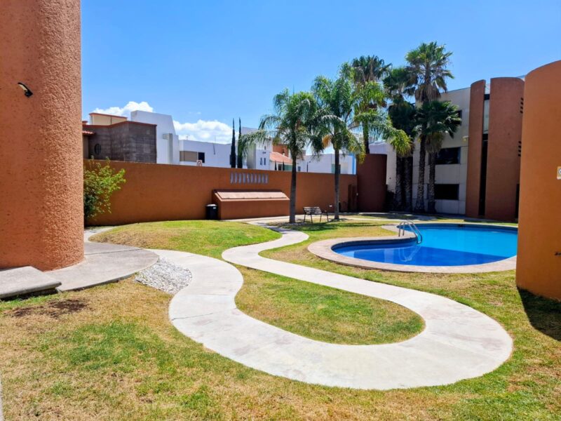 Departamento Amueblado en Fracc Milenio llQro