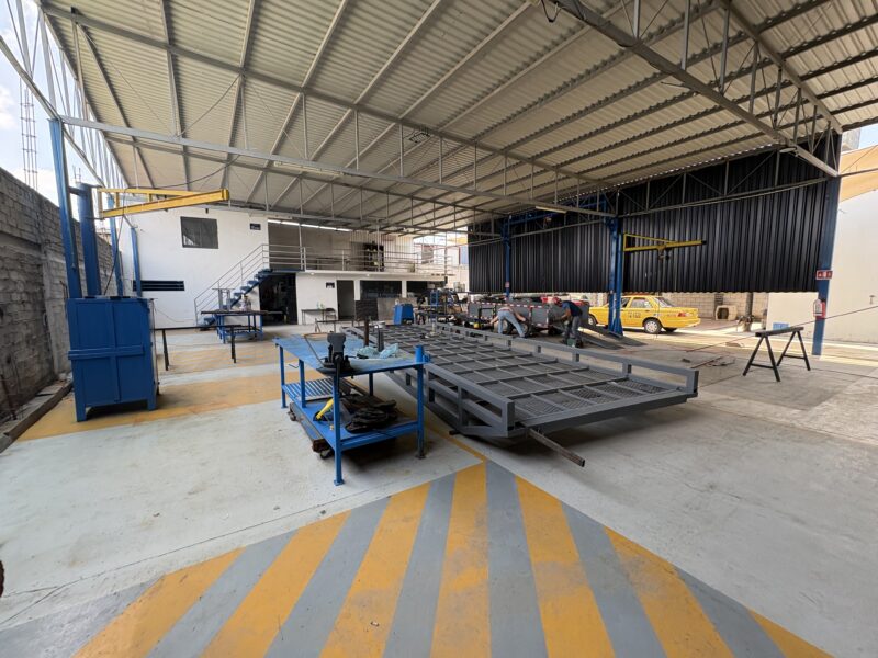 Taller de Paileria en Venta en Col. Colinas de Santa Cruz Qro. Mex.