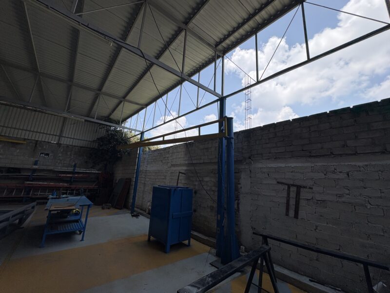 Taller de Paileria en Venta en Col. Colinas de Santa Cruz Qro. Mex.