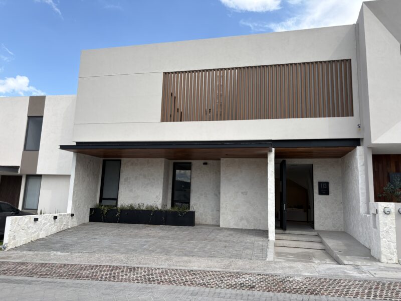 Residencia en Venta Fracc. La Vista Grand Queretaro Mex.
