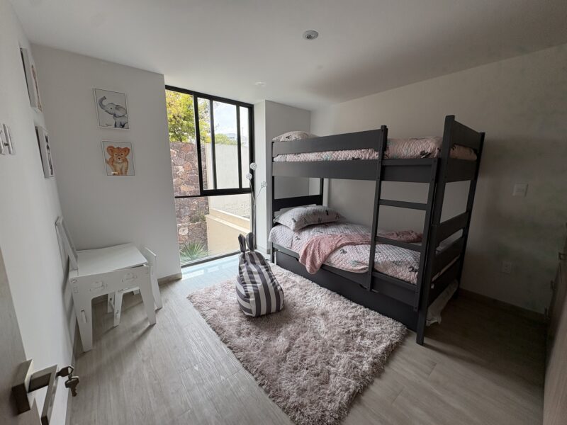 Casa en Venta en Condominio con Amenidades en Zibatá Qro. Mex