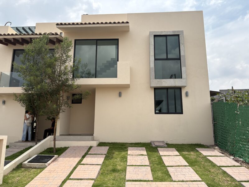 Casa en Venta en Condominio con Amenidades en Zibatá Qro. Mex