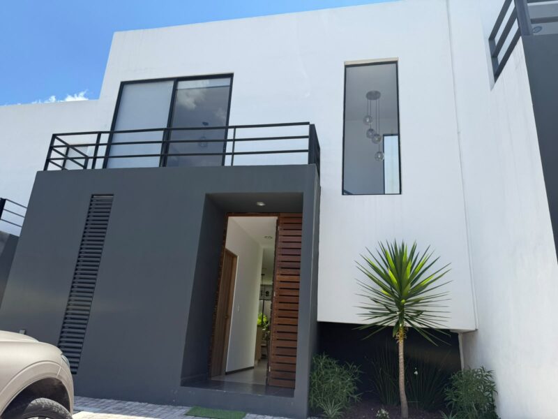 Casa en Venta en Condominio con Amenidades en Zibatá Qro. Mex.