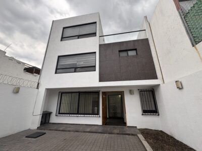 Casa en Renta en calle abierta en Fracc. Milenio lll Qro Mex.