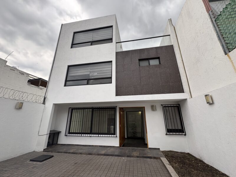 Casa en Renta en calle abierta en Fracc. Milenio lll Qro Mex.