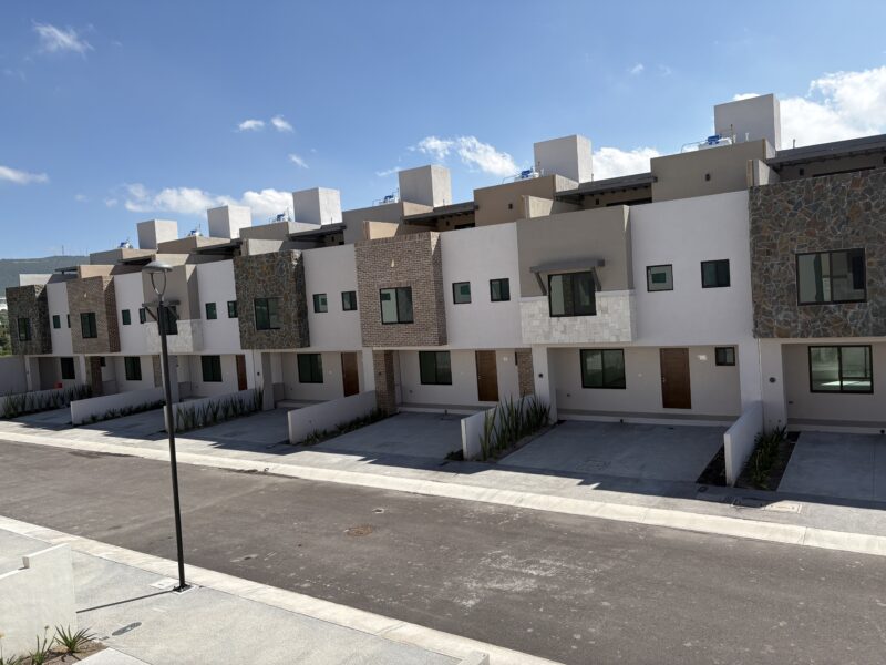 Casa en Venta en Condominio Oliveto en La Vista Residencial Qro. Mex.