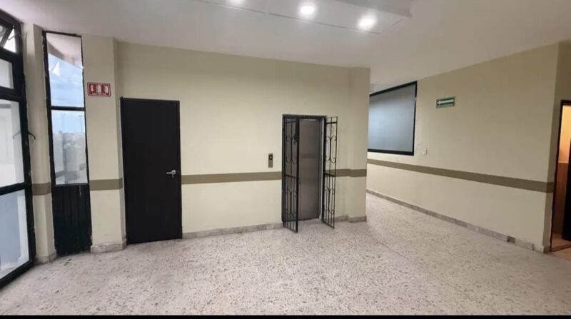Renta piso,paga Oficinas,Consultorios,coworking en Centro Qro. Mex.